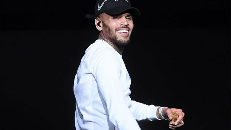 Chris Brown nënshkruan marrëveshe me RCA Records