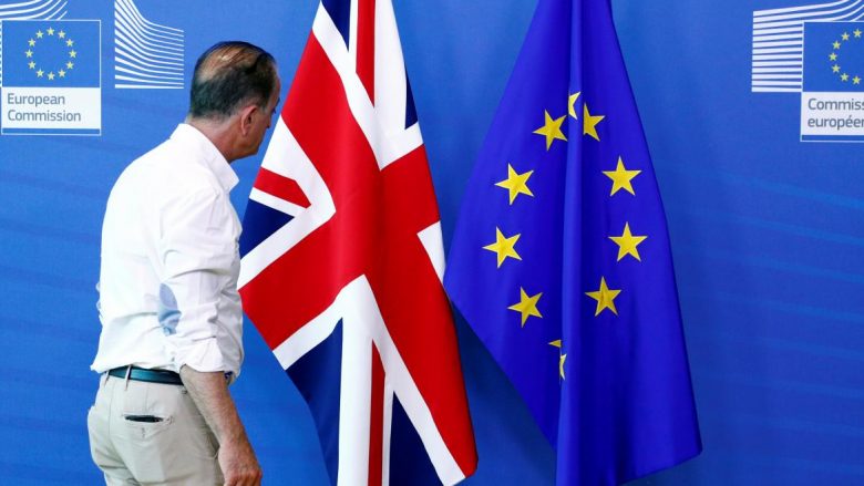 Lutja e 100 eurodeputetëve drejtuar britanikëve: Ju lutemi, qëndroni në BE