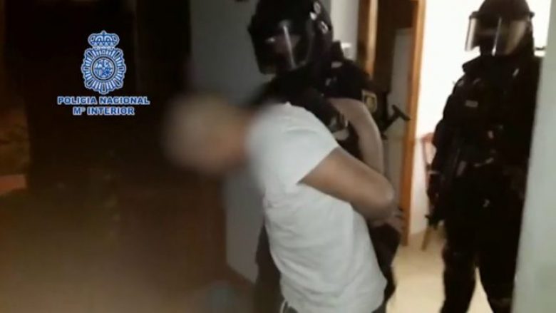 Zbulohet laborator i madh kokaine në Spanjë, arrestohen 11 shqiptarë e kolumbianë (Video)
