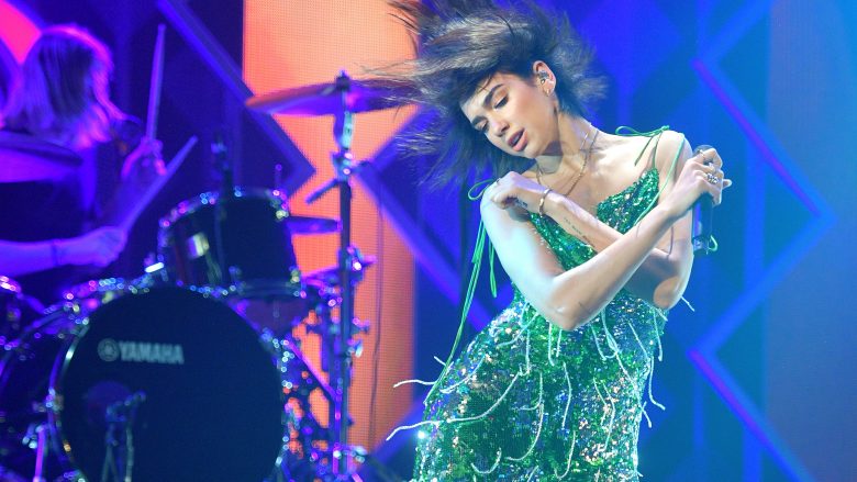 Dua Lipa arrin 25 milionë ndjekës në Instagram