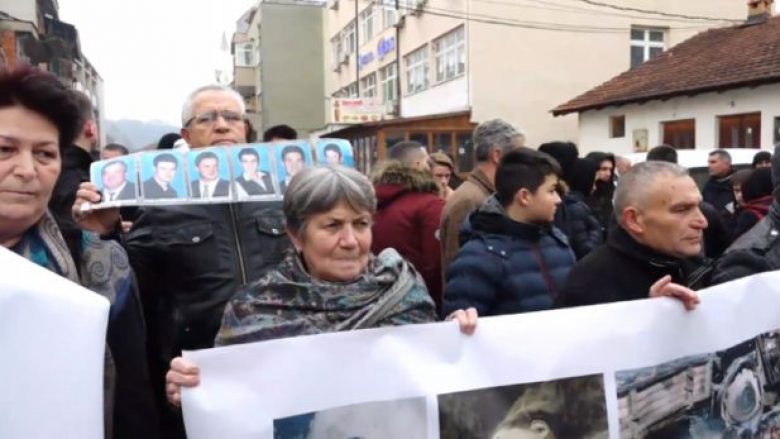 Protestë kundër pelegrinëve serbë të dyshuar për krime lufte në Gjakovë