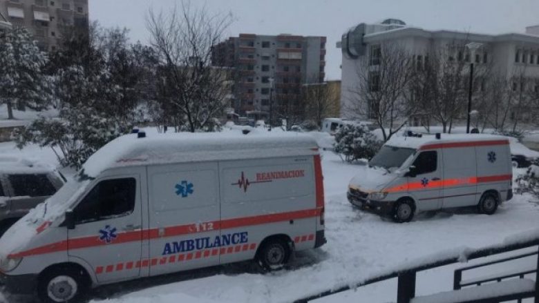 Moti i keq, katër qytetarë dërgohen në kohë në Spitalin e Gjirokastrës