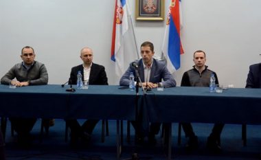 Gjuriq ua përcjell serbëve të Kosovës porosinë e Vuçiqit: Të ruhet qetësia
