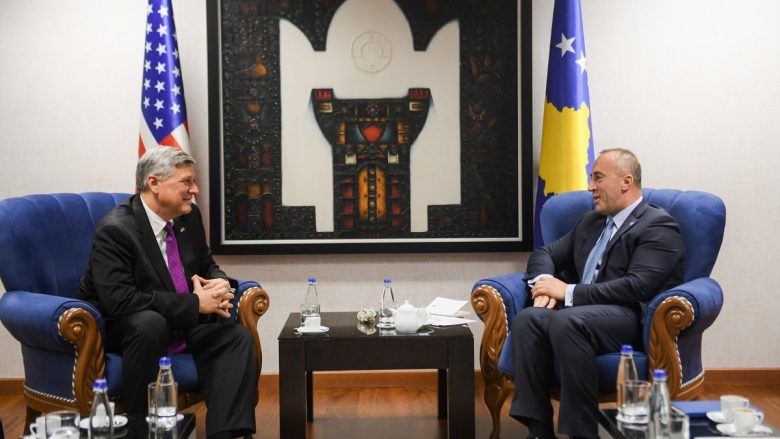 Haradinaj, Veseli dhe ambasadori amerikan të martën diskutojnë për taksën