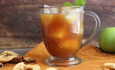 Bëni çajin turk nga mollët: Pije e shijshme dimërore e cila ngroh trupin dhe shpirtin