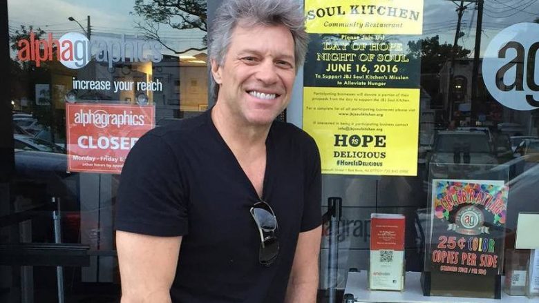 Restoranti i Jon Bon Jovit u jep ushqime falas punëtorëve amerikanë që punojnë për shtetin