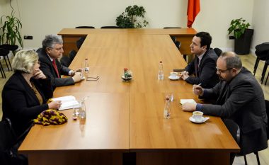 Kurti takon ambasadorin francez, bisedojnë për zhvillimet politike në Kosovë