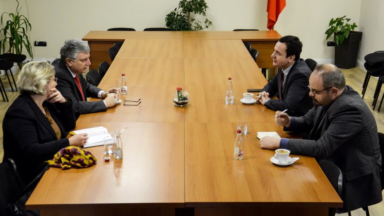 Kurti takon ambasadorin francez, bisedojnë për zhvillimet politike në Kosovë