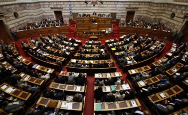 Shtyhet për nesër votimi i marrëveshjes së Prespës në Kuvendin e Greqisë