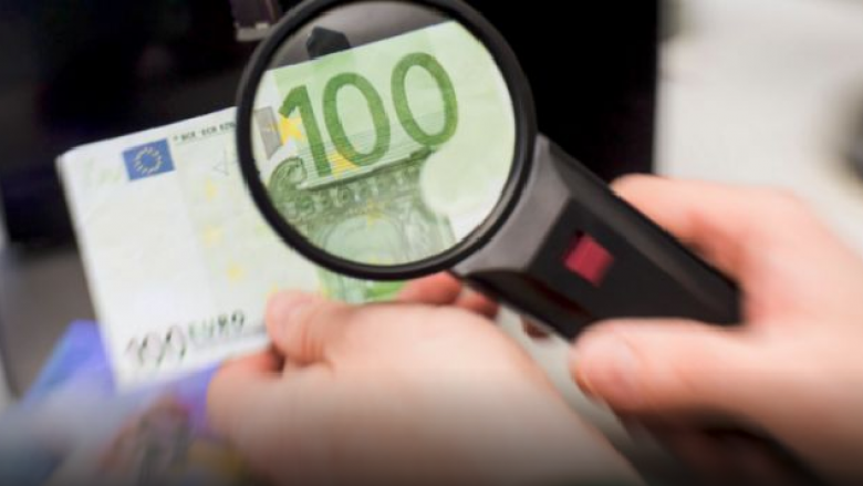 Arrestohen dy persona në Prishtinë, deponuan para të falsifikuara në bankë
