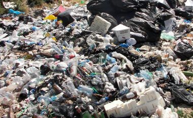Mbetjet plastike vrasin mjedisin, shqiptarët përdorues të 3.2 miliardë qeseve në vit