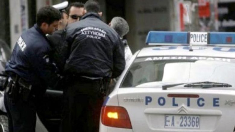 Arrestohet 40-vjeçari shqiptar në Greqi, kërkohej për tentativë vrasje, grabitje dhe mosbindje