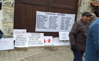Shpërndahen protestuesit, pelegrinët serbë nuk erdhën në Gjakovë