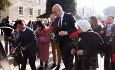 “21 janari”, Rama dhe familjarët homazhe në nderim të 4 viktimave