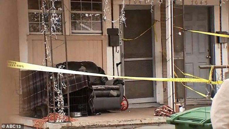 Tentuan t’i vidhnin shtëpinë në Teksas, pronari vret tre burra dhe plagos dy të tjerë (Foto/Video)