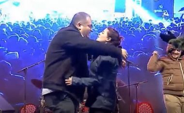 Shpend Ahmeti puth gruan para publikut, uron për më shumë dashuri në vitin 2019