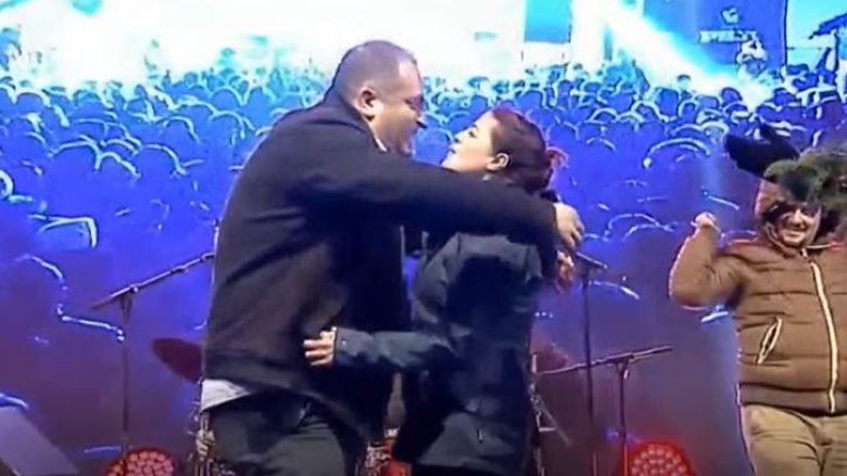 Shpend Ahmeti puth gruan para publikut, uron për më shumë dashuri në vitin 2019