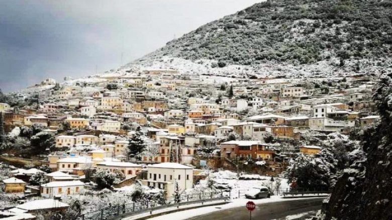 Bregdeti i jugut të Shqipërisë nën petkun e borës