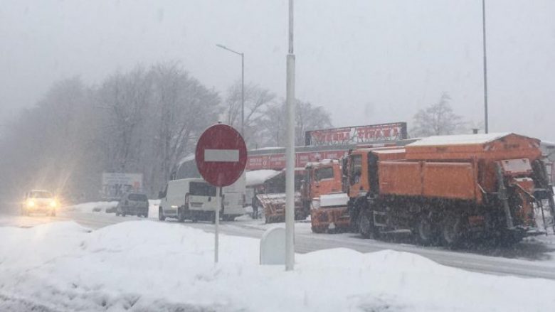 Ndalohet qarkullimi i kamionëve në Strazhë dhe rrugën Mavrovë-Dibër