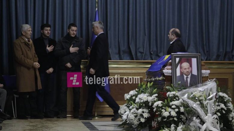 Presidenti Thaçi bën homazhe pranë arkivolit të zëvendësministrit Daci
