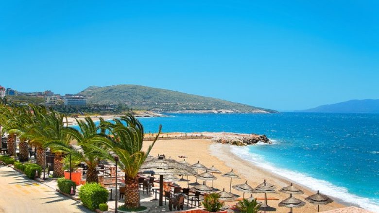Hotelet dhe plazhet në Shqipëri po rihapen, ngadalë por sigurt