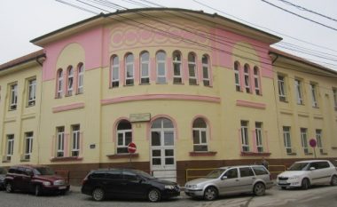 Shkolla “Elena Gjika” nuk përkrahë grevën e SBASHK-ut, nesër mban mësim të rregullt