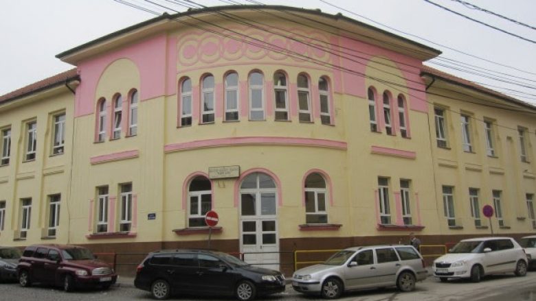 Shkolla “Elena Gjika” nuk përkrahë grevën e SBASHK-ut, nesër mban mësim të rregullt