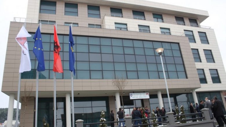 Komuna e Skenderajt ndan 50 mijë euro bursa për studentë