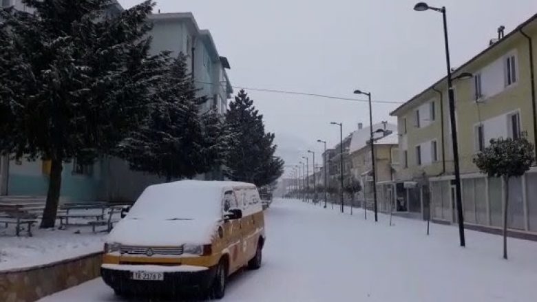 Bora zbardhë Shkodrën, Elbasanin e Gjirokastrën