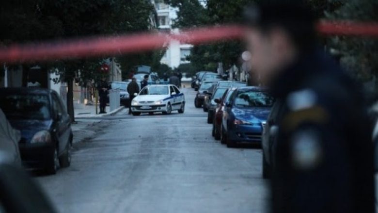 Shqiptari ther gruan me thikë, 45 vjeçarja në koma në spitalin e Athinës