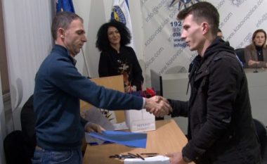 430 kandidatë nënshkruajnë kontratat për policë të Kosovës
