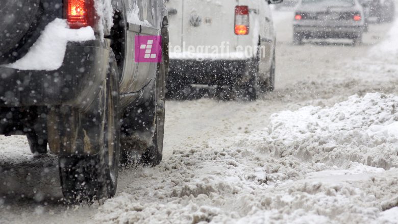 Reshjet e borës, Ministria e Infrastrukturës: Po intervenohet në disa rrugë, megjithatë janë të kalueshme