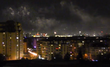 Pamje nga Shkupi gjatë natës së ndërrimit të viteve (Video)