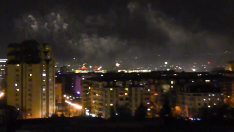 Pamje nga Shkupi gjatë natës së ndërrimit të viteve (Video)