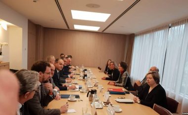 Zyrtarët e BE-së pas takimit me Limajn e Ahmetin: Ekipi negociator na informoi për platformën e dialogut