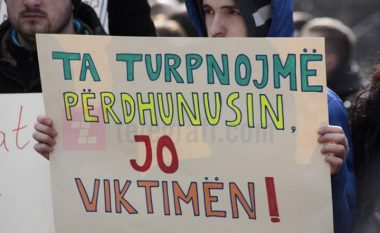 Marsh protestues në Ferizaj kundër abuzimit të së miturës në Drenas