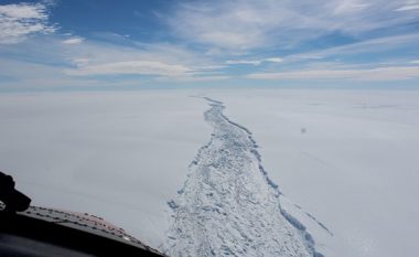 NASA: Copa e akullit 30 herë më e madhe se Manhattan rrezikon të shkëputet nga Antarktiku
