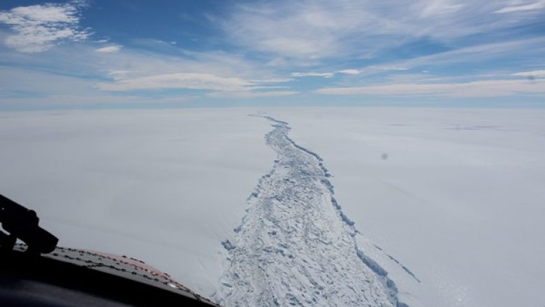 NASA: Copa e akullit 30 herë më e madhe se Manhattan rrezikon të shkëputet nga Antarktiku