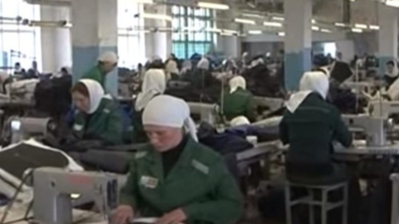 “Mirë se vini në ferr”: Burgu më famëkeq në Rusi – femrat humbin gishtërinjtë duke qepur rroba, minjtë shëtisin para syve të të burgosurave (Foto)