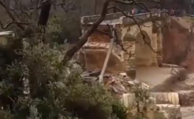 Gjendje e rëndë në Kretë të Greqisë, shiu po bie pa ndërprerë tash e gjashtë ditë – shembet ura 110 vjeçare (Video)