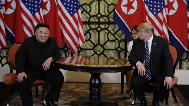 Kim Jong-Un për herë të parë i përgjigjet pyetjes së një gazetari të huaj (Video)