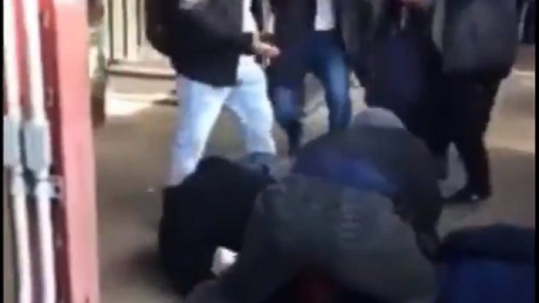 Vritet një person në Queens, publikohet momenti i shkrepjes së gjashtë plumbave (Video, +18)