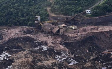 Pamje rrëqethëse të shembjes së digës në Brazil, ku humbën jetën 110 persona (Video)