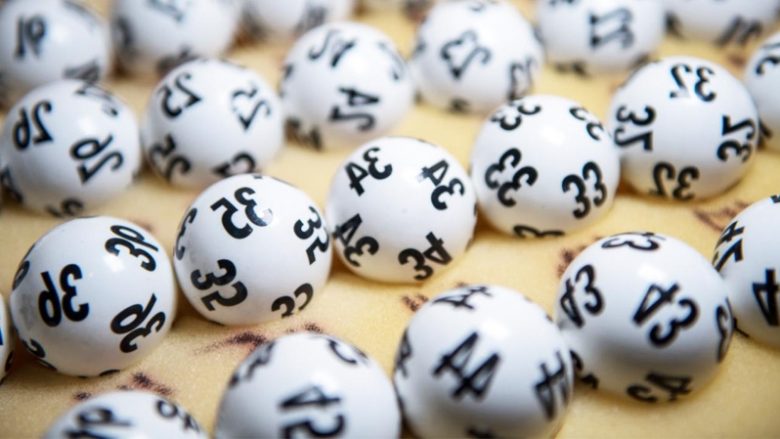 Burri nga Maryland fitoi dy herë në lotari duke përdorur datën e vdekjes së nënës