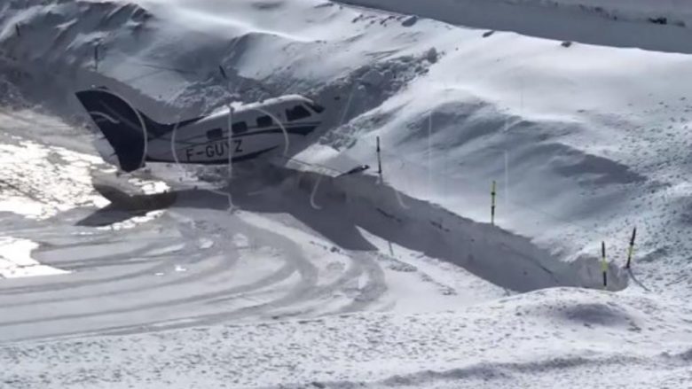 Piloti nuk arrin ta ndalë aeroplanin, përplaset në borë (Video)