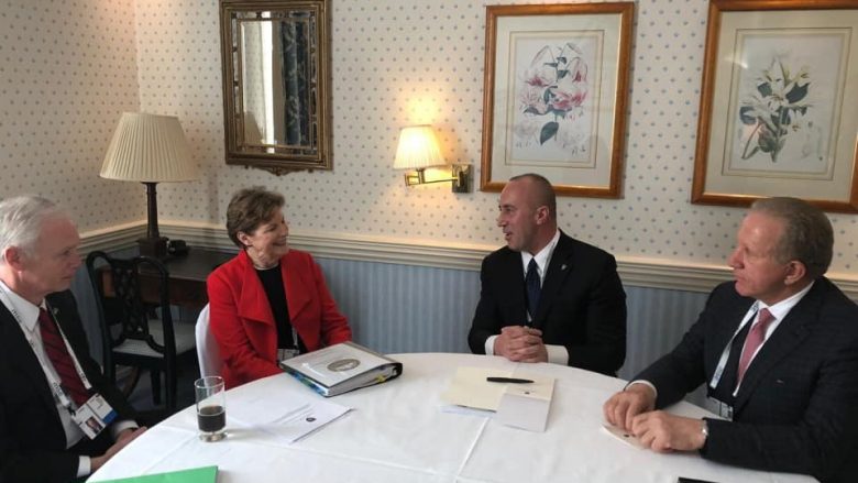 Haradinaj takon senatorët amerikanë Jeanne Shaheen dhe Ron Johnson – Rikonfirmohet partneriteti me SHBA-në