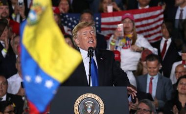 Trump paralajmëron ushtrinë e Venezuelës: Jeta juaj është në rrezik nëse mbështesni Maduron
