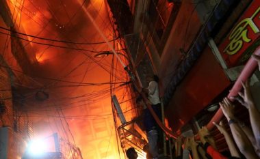 Mbi 70 të vdekur nga zjarri në një lagje banimi në Bangladesh