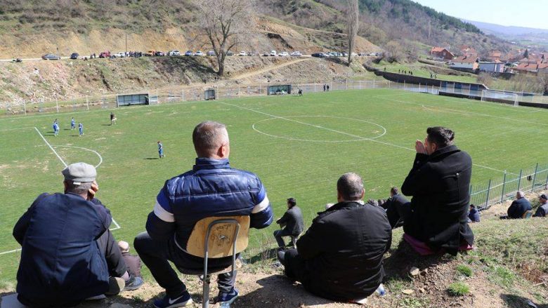 Gjermani që udhëtoi me kilometra për ta ndjekur klubin e Kikës nga Hogoshti, pamja e stadiumit e mahniti