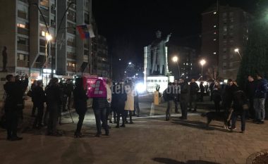 Serbët në veri të Mitrovicës, protestojnë kundër dhunës politike të Beogradit – kërkojnë gjetjen e vrasësit të Ivanoviqit